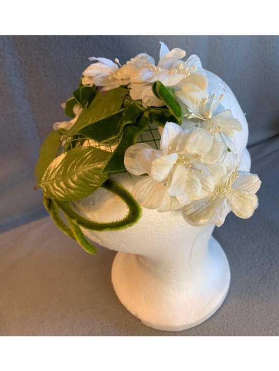 Vintage Ladies Floral Green & White Headpiece Hat Velvet Leaves & Mesh Accents main image 8